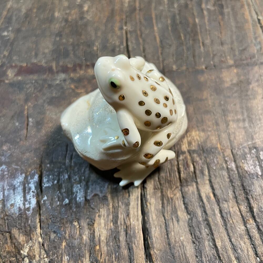 Lenox Frog Curious And Cautious Figurine With Gold Lenox 2.25 X 2" With Pouch